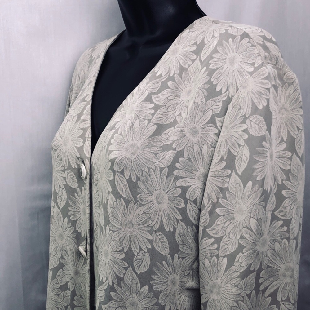 Well tailored 2-pice airy summer suites